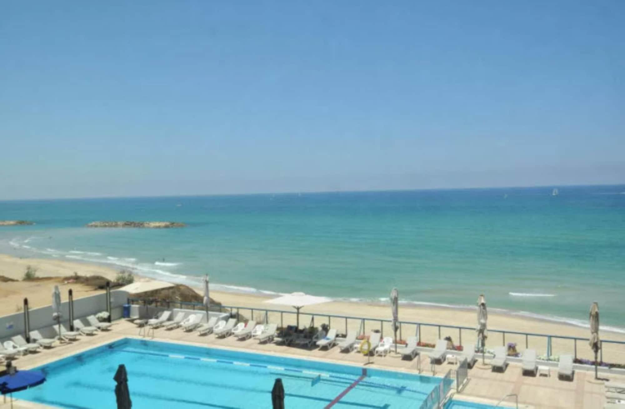 Herbert Samuel Okeanos Suites Herzilya Herzliya Exterior photo