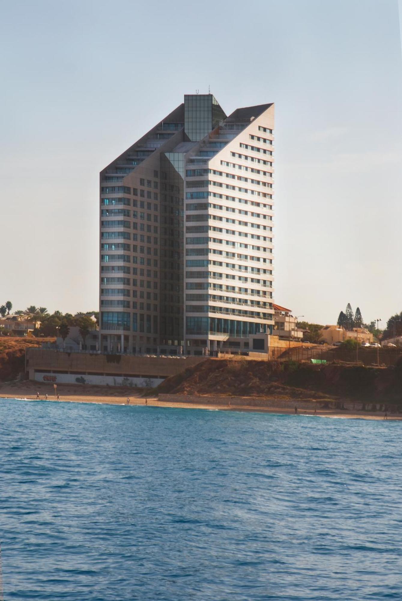 Herbert Samuel Okeanos Suites Herzilya Herzliya Exterior photo