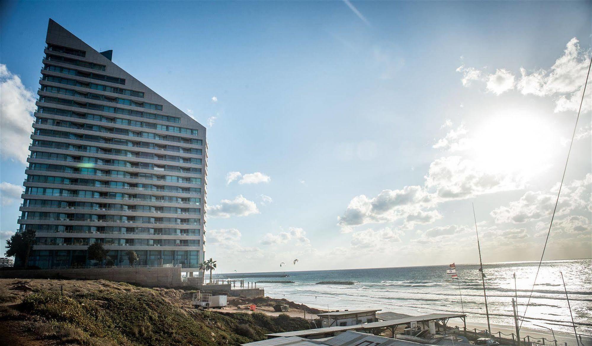 Herbert Samuel Okeanos Suites Herzilya Herzliya Exterior photo